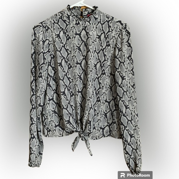 Guess Black and White Snake Print Blouse tie at waist - Picture 1 of 6